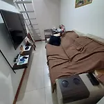 Um Quarto Com Banheiro Privativo