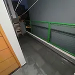 Um Quarto Com Banheiro Privativo